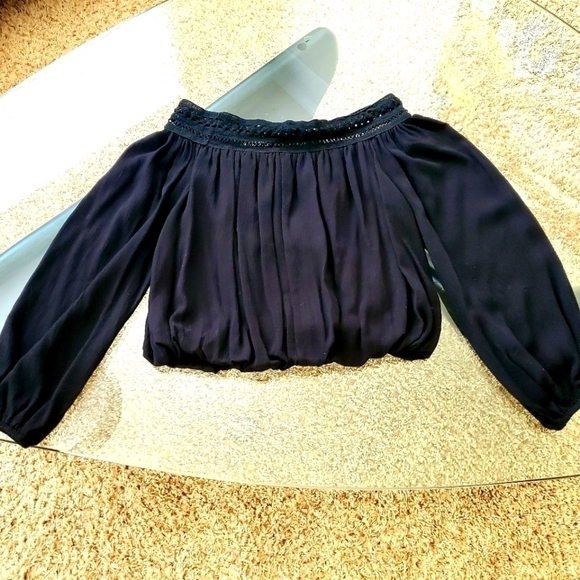 Lulu's | Off-Shoulder Crop - Picture 1 of 4